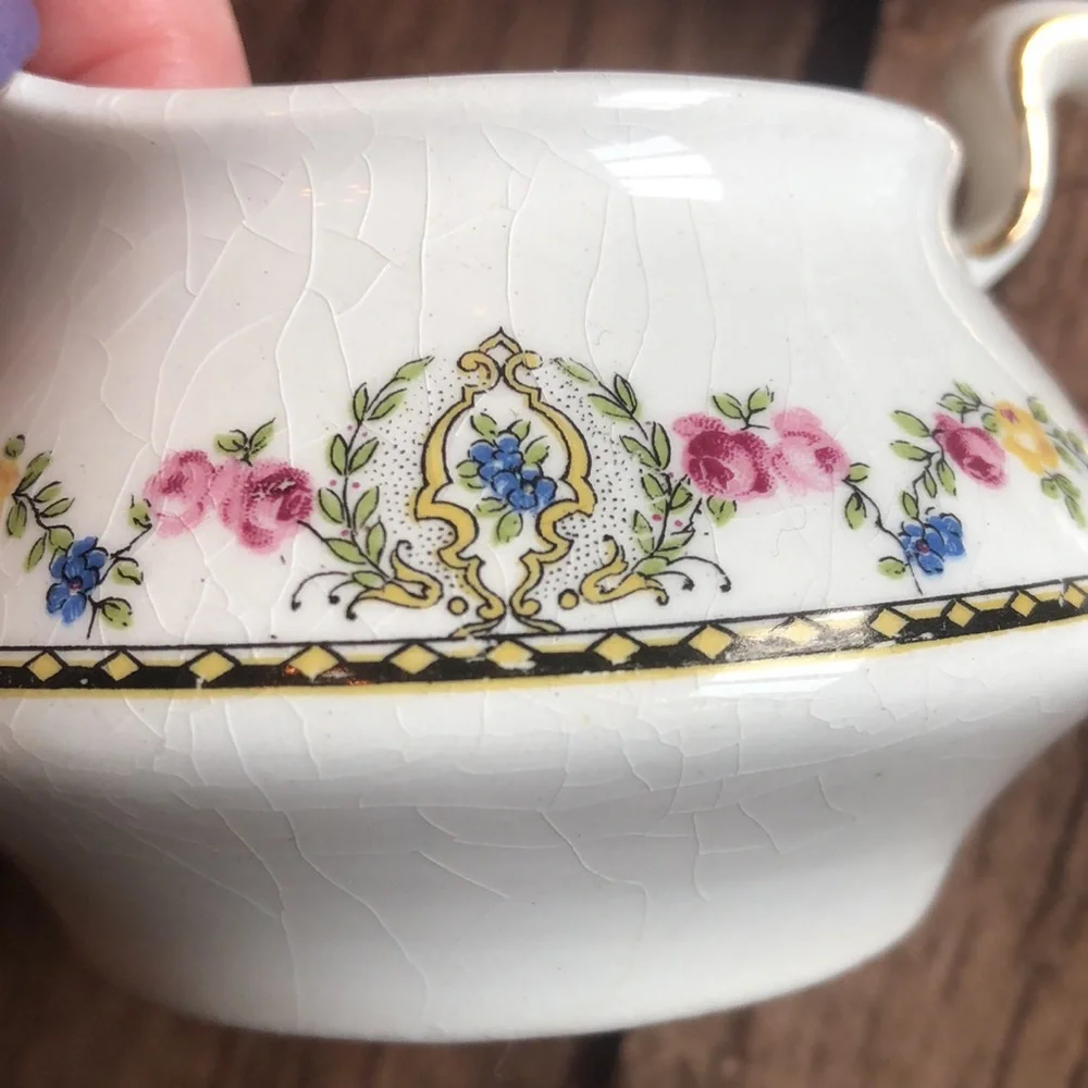 Vintage (20s) Homer Laughlin Creamer and Lidded Sugar